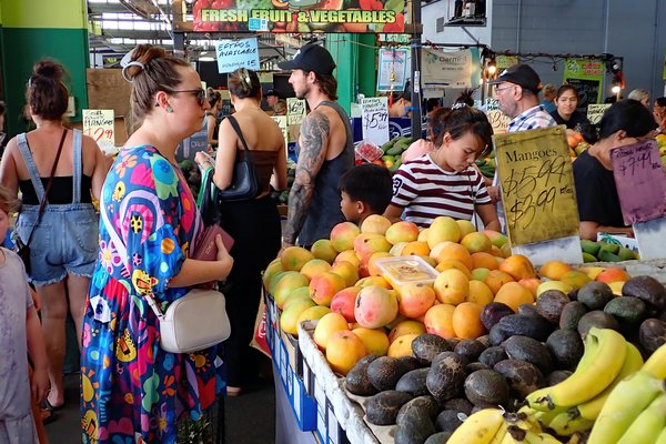 Découverte des marchés de l'Ardèche : Traditions et saveurs locales