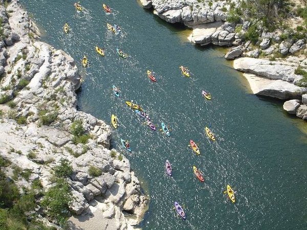 Plongez dans l'aventure : Votre guide complet des parcs aquatiques en camping en Ardèche