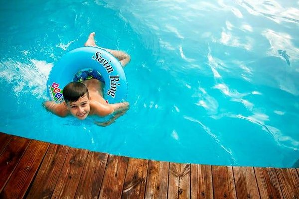 Choisir un camping avec piscine en Drôme provençale